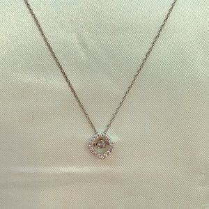 Floating diamond necklace
